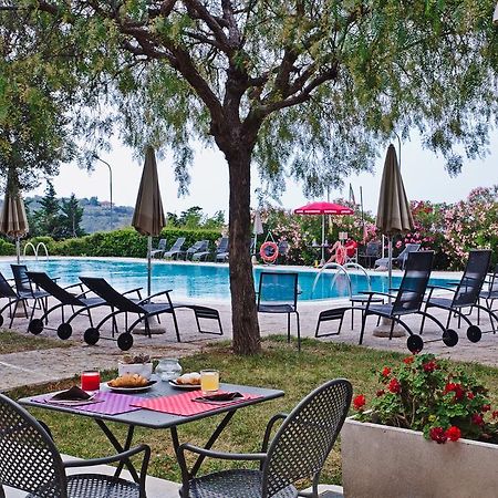 Castellaro Golf Resort Exterior foto