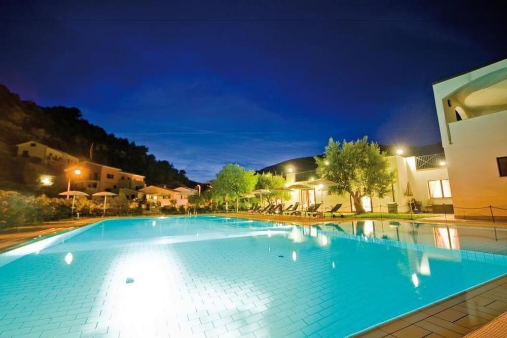 Castellaro Golf Resort Exterior foto