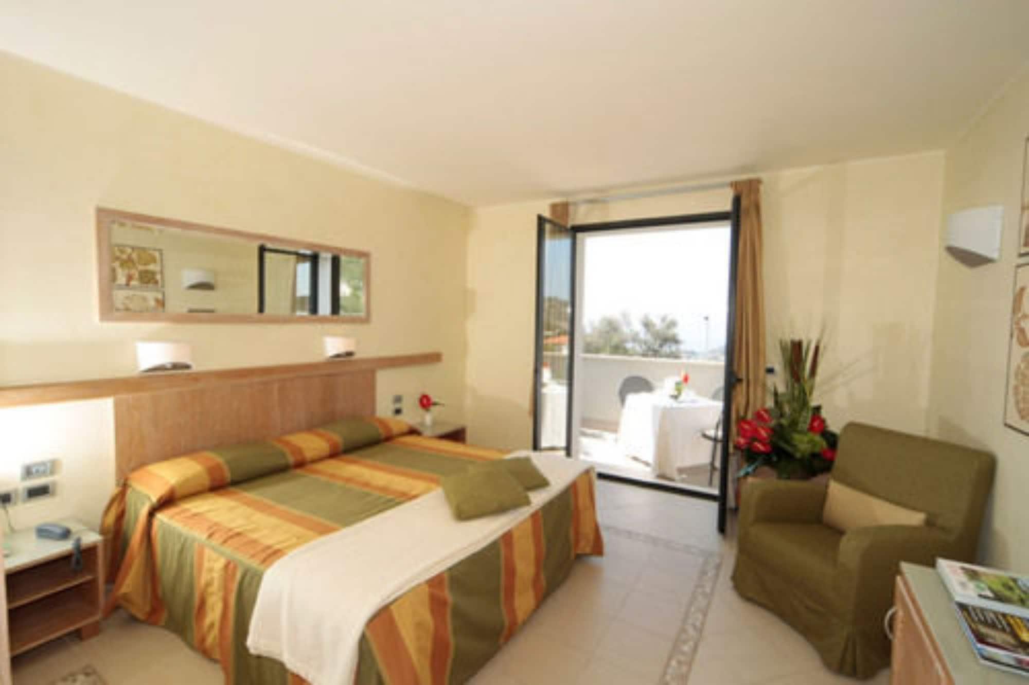 Castellaro Golf Resort Exterior foto
