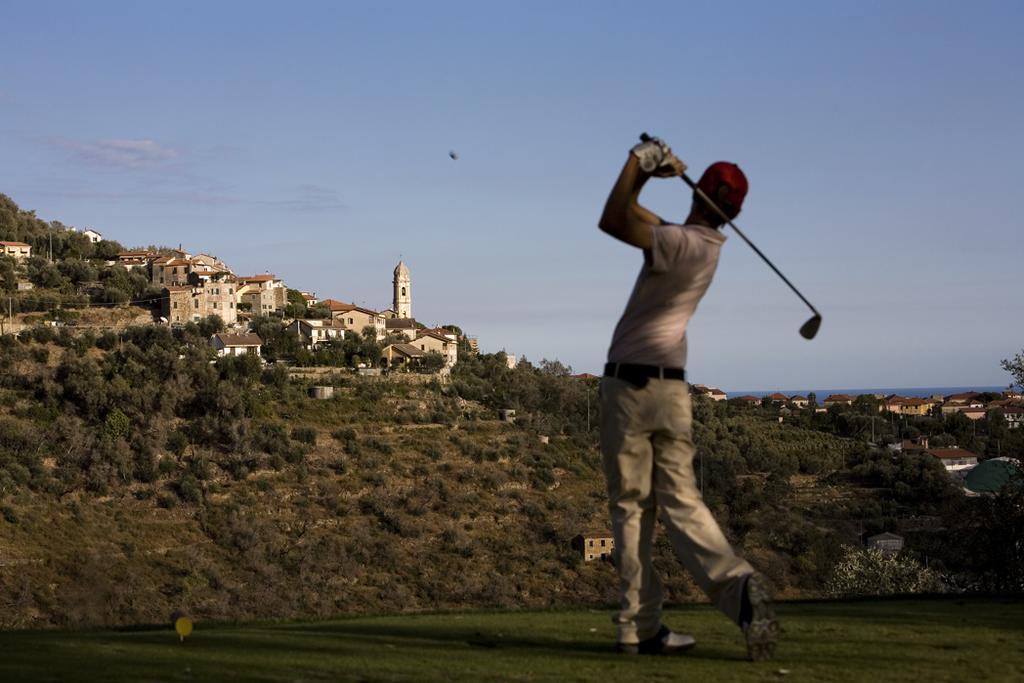 Castellaro Golf Resort Exterior foto