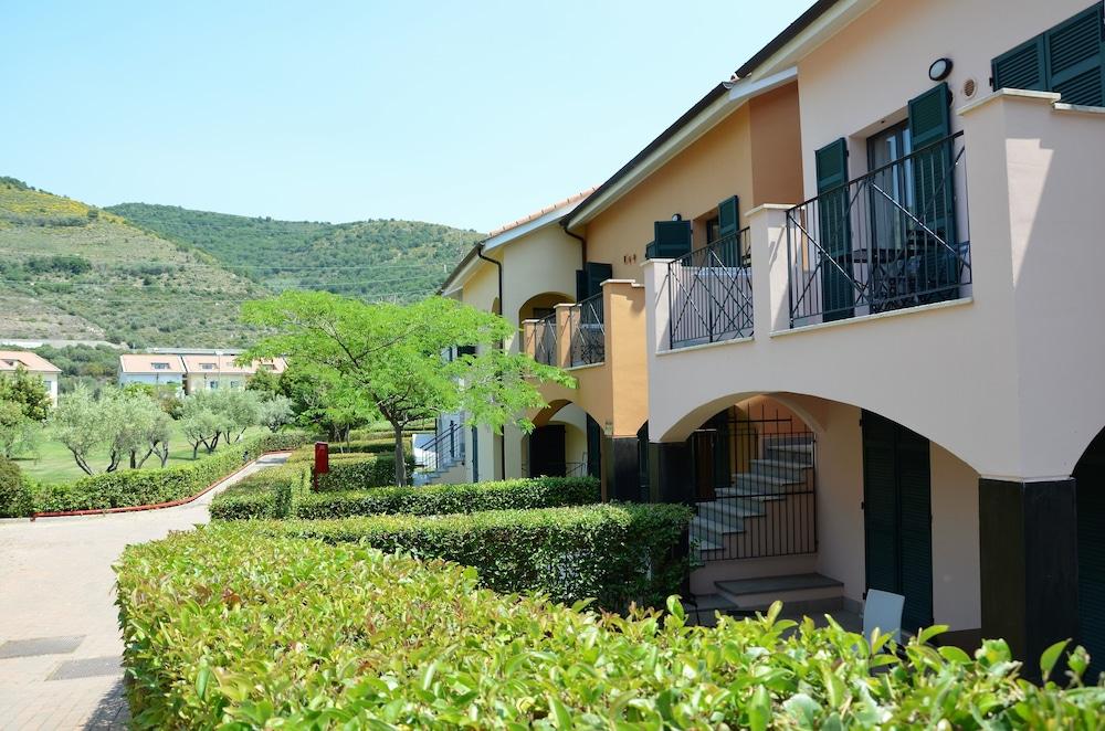 Castellaro Golf Resort Exterior foto