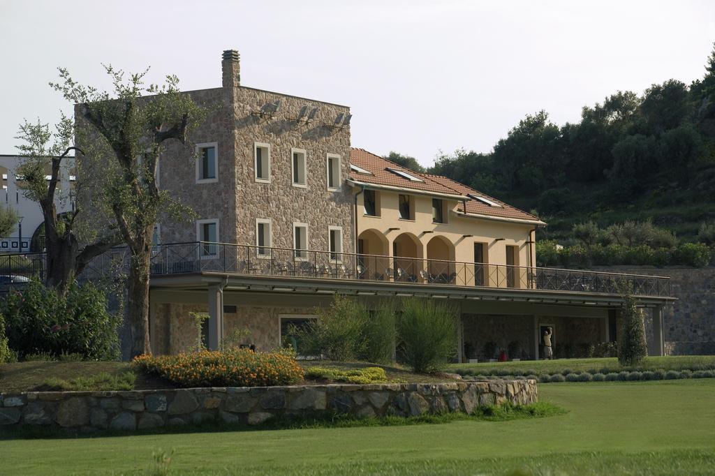 Castellaro Golf Resort Exterior foto