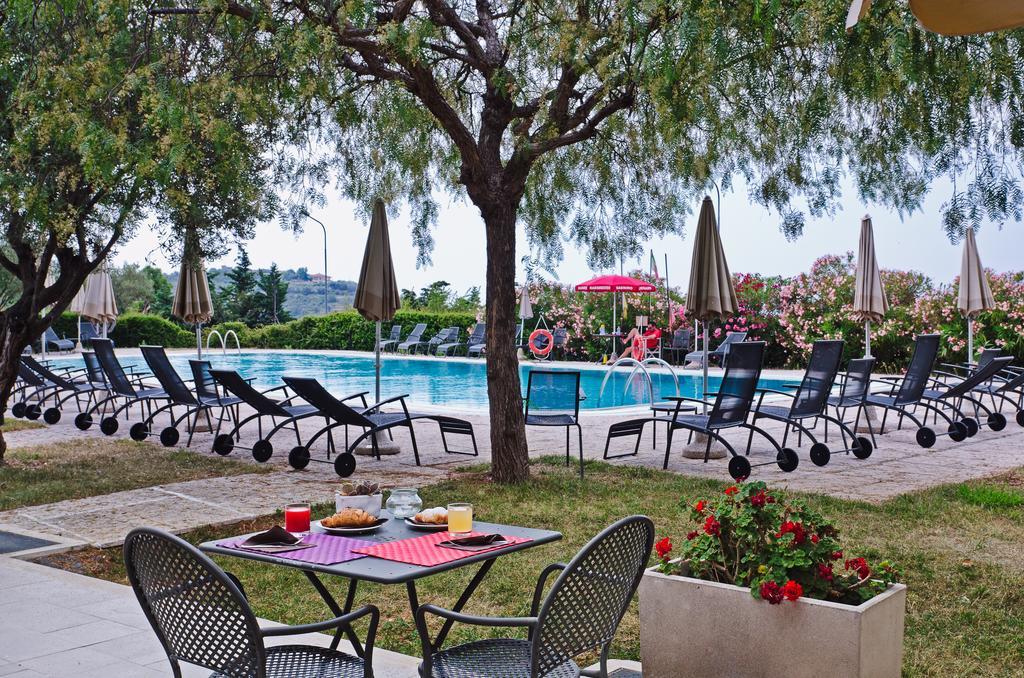 Castellaro Golf Resort Exterior foto