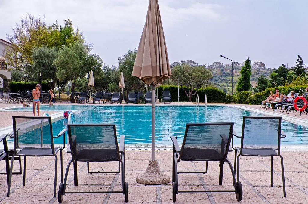 Castellaro Golf Resort Exterior foto
