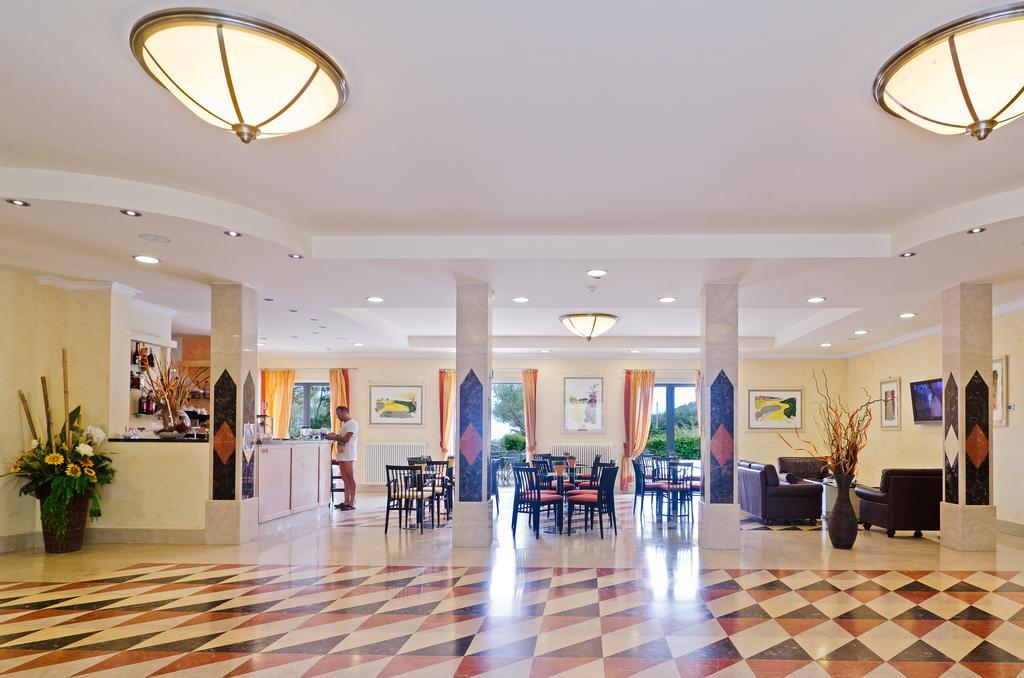 Castellaro Golf Resort Exterior foto