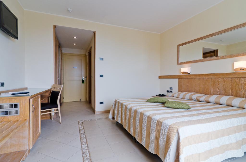 Castellaro Golf Resort Exterior foto