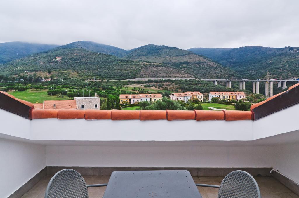 Castellaro Golf Resort Exterior foto