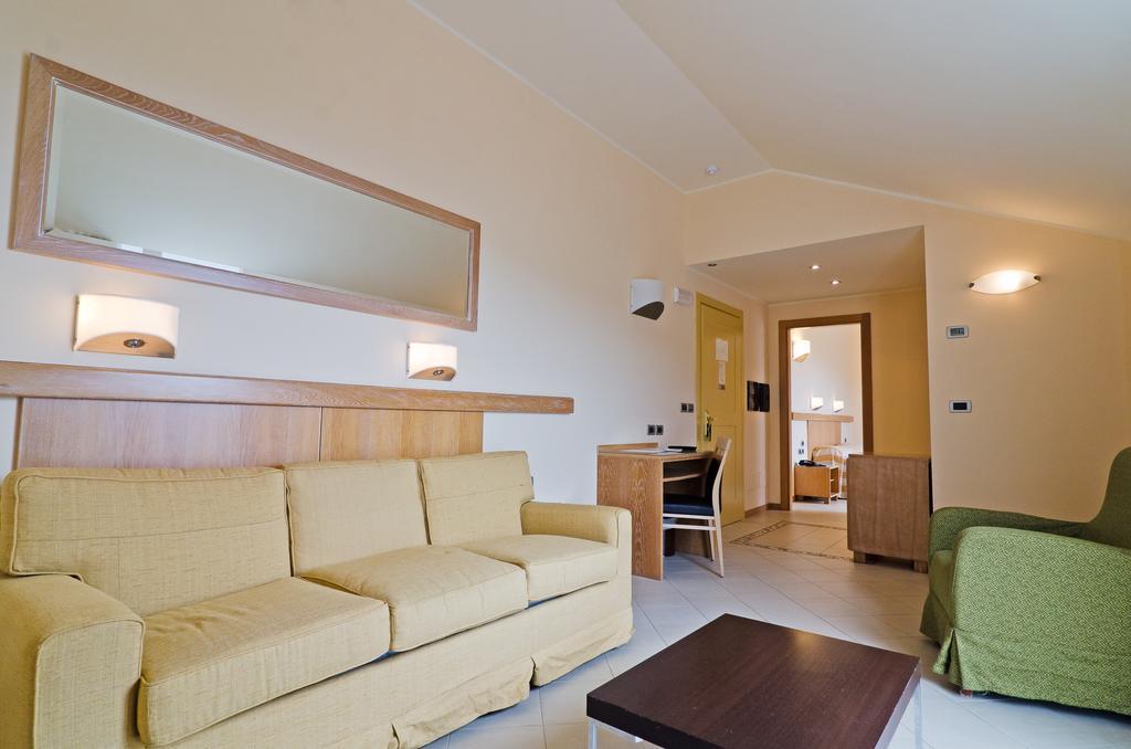 Castellaro Golf Resort Exterior foto