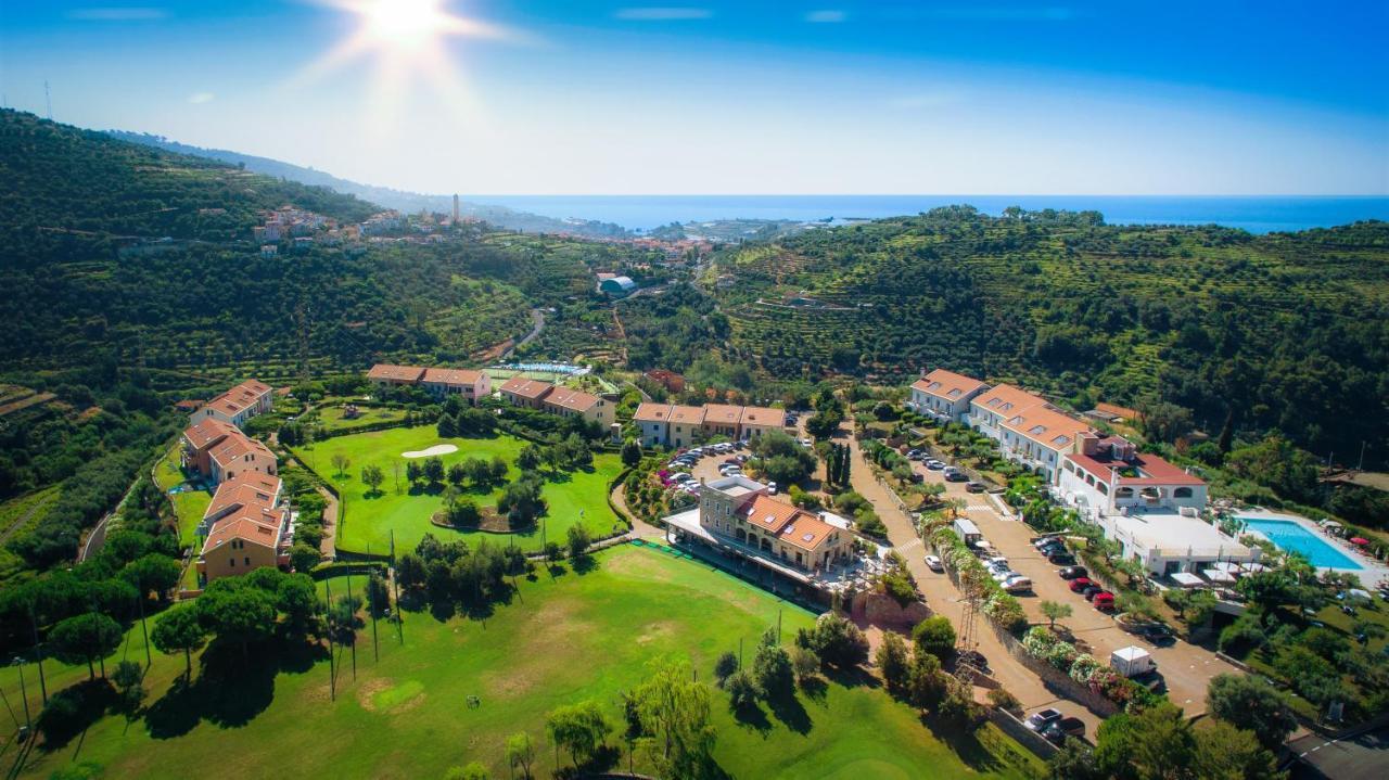 Castellaro Golf Resort Exterior foto
