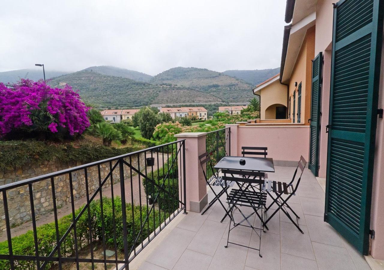 Castellaro Golf Resort Exterior foto